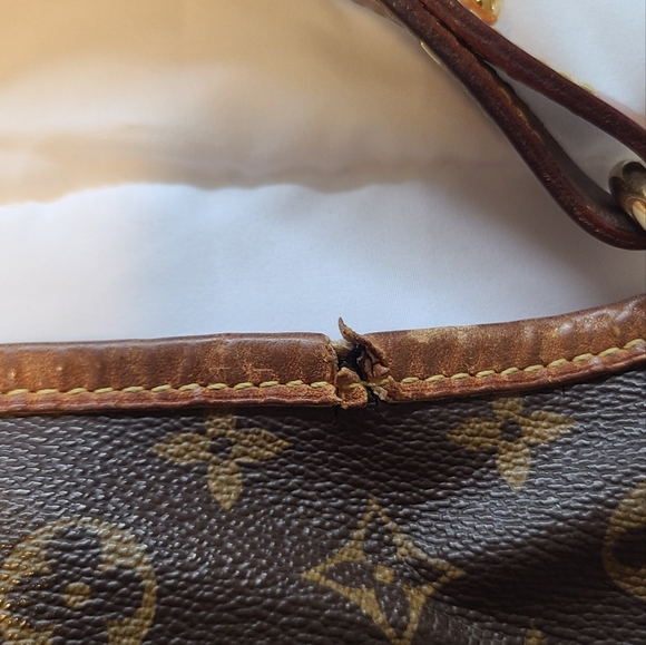 Louis Vuitton Monogram Shoulder Tote with Original Dust Bag - Picture 4 of 11